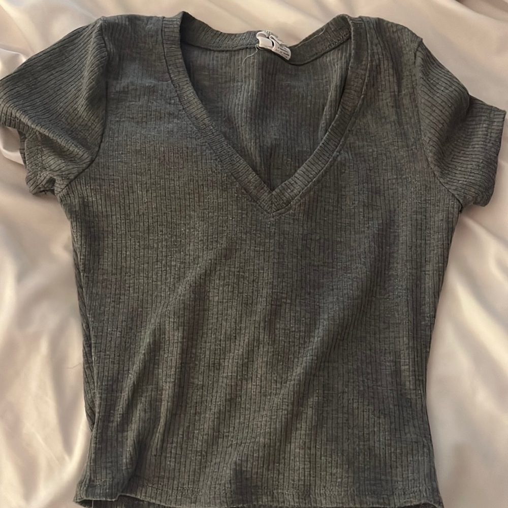 TILLYS TOP! v neck size XS! NO STAINS